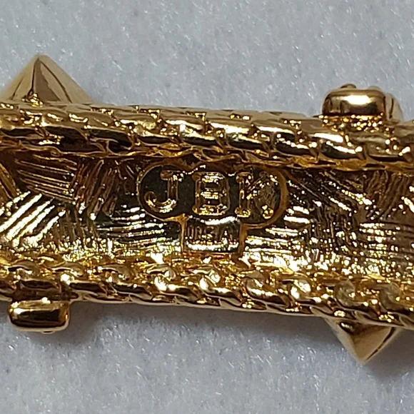 Jackie Kennedy Simulated Tanzanite Square Crystal Hinged Bracelet - Picture 5 of 7